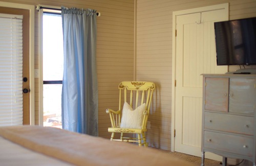 Lowell Cabina | Lake front cabin - fantastic view -Faye Jones designed cabin