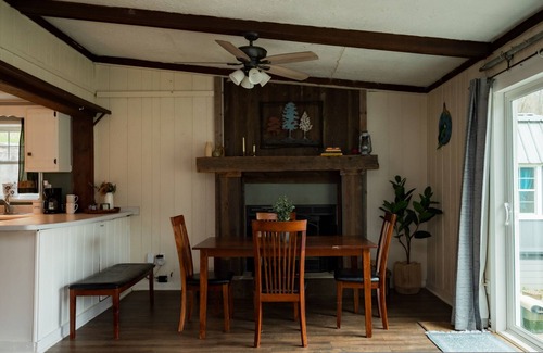 Martinsville Apartamento | Lake Front Cabin Peaceful hot tub and Fire pit