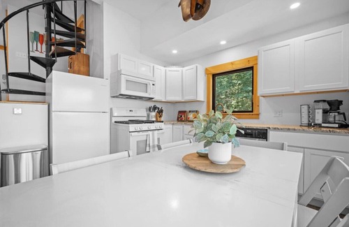 New Durham Casa | Lake Front Cabin with Private Dock & Amazing Views