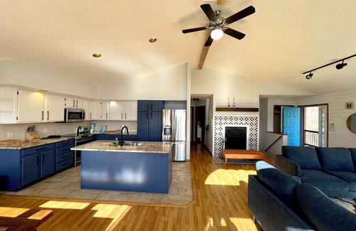 Athens Chalet De Esquí | Lake front Chalet in Catskill, close to ski slopes with Sauna-Game room.