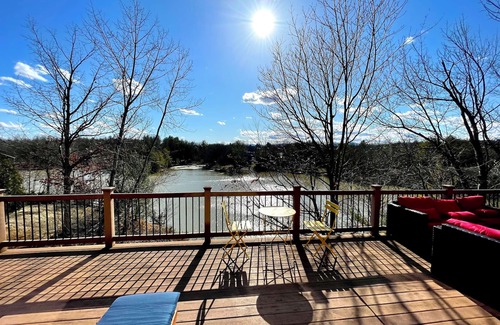 Athens Chalet De Esquí | Lake front Chalet in Catskill, close to ski slopes with Sauna-Game room.