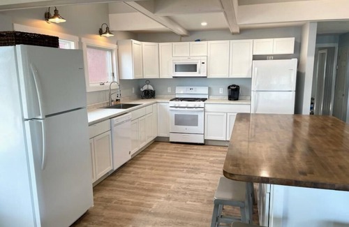 Conneaut Lakeshore Casa | Lake front cottage recently remodeled w/ private dock and optional pontoon boat.