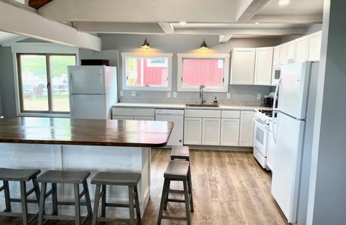 Conneaut Lakeshore Casa | Lake front cottage recently remodeled w/ private dock and optional pontoon boat.