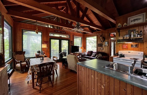 Salem Cabaña | Lake Front Cottage/Floating Dock