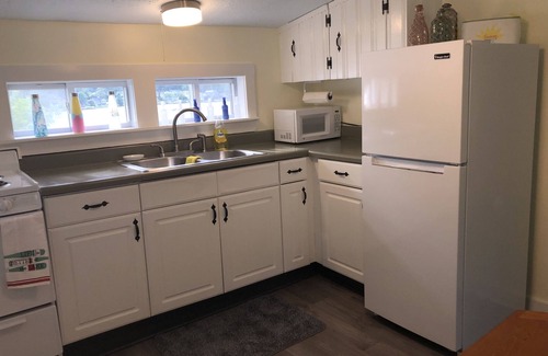 Middlefield Cabaña | Lake Front Cottage!