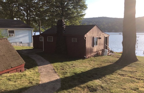 Middlefield Cabaña | Lake Front Cottage!