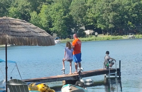 Lake Cabaña | Lake Front Getaway-Fun for the whole family!