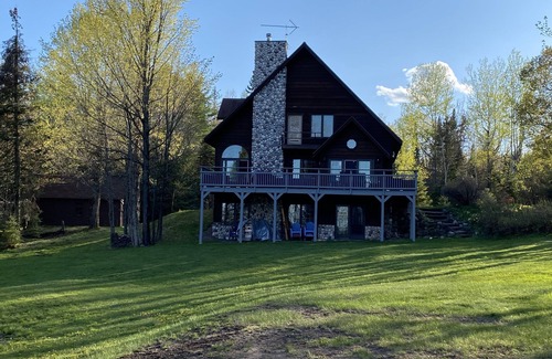 Presque Isle Casa | Hermosa casa para motos de nieve y paseos en bote en Presque Isle Lake