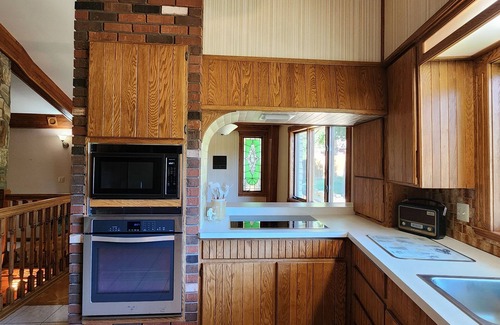 Oakdale Casa | Lake front home in Solon, close to University of Iowa, Iowa City & Cedar Rapids.