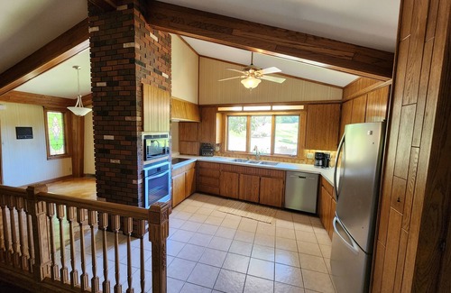 Oakdale Casa | Lake front home in Solon, close to University of Iowa, Iowa City & Cedar Rapids.