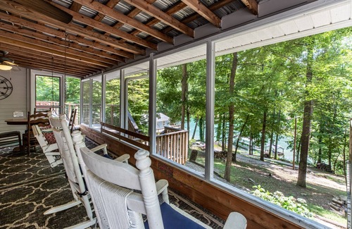 Rocky Top Casa | Lake Front Home on beautiful Norris Lake with Covered Dock