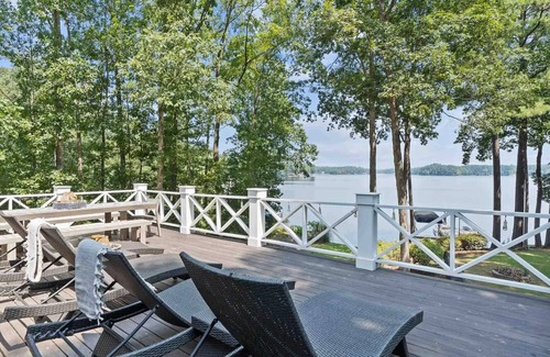 Buckhead Casa | Lake front home on Lake Oconee with private dock, hot tub and firepit