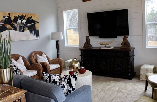 Lakehills Casa | Lake front home on Medina Lake!