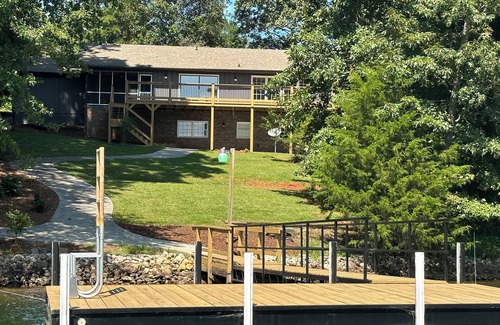 Seneca Casa | Lake Front Home with Dock "Lake Keowee Retreat"