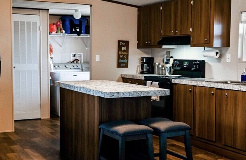 Many Cabina | Lake front home with spectacular sunsets! 6 miles from Toledo Tackle!