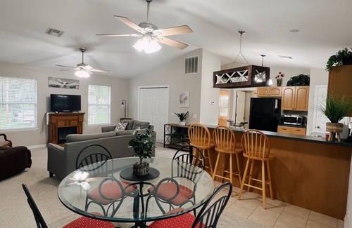 Dade City Casa | Casa frente al lago en Dade City, FL