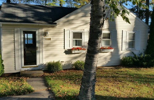 Elk Rapids Cabaña | Casa frente al lago en el hermoso lago de abedul