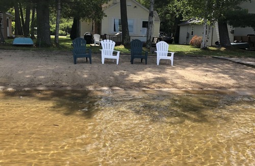 Elk Rapids Cabaña | Casa frente al lago en el hermoso lago de abedul