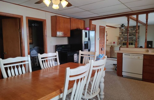 Edwards Cabaña | Lake front house with dock and deep water all year long.