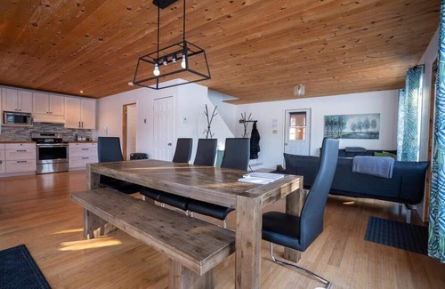 Saint-Didace Chalet De Esquí | Au bord de l eau et en forêt. Meublé à neuf !!
