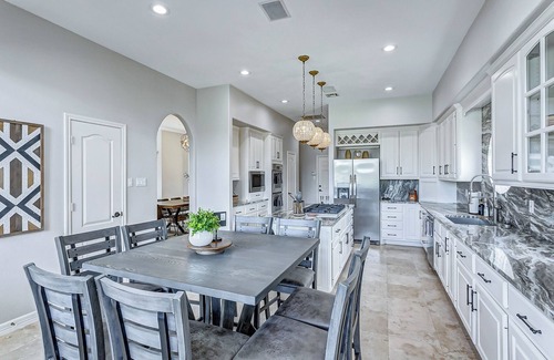 Montgomery Casa | Lake Front Luxury Estate featuring a swimming pool and hot tub on Lake Conroe!
