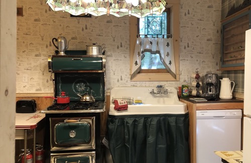 Gloversville Casa | LAKE FRONT MAGIC. A Secluded cottage in the Adirondack Park on MOUNTAIN LAKE