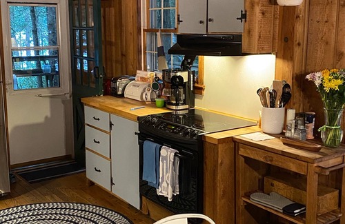 Pocono Pines Cabina | LAKE FRONT!! Newly updated Cabin with a private beach. Great Location!