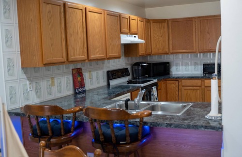 Mineral Casa | Lake Front next to Brewery with Boat Slip and Tennis Court