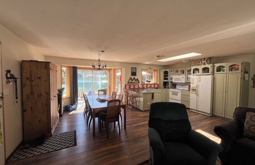 Deka Lake Casa | Lake-front on the prettiest lake in the Cariboo