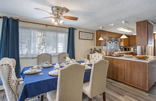 Plainwell Casa | Lake Front @ Pine Lake w/ Kayaks & Paddle Boat