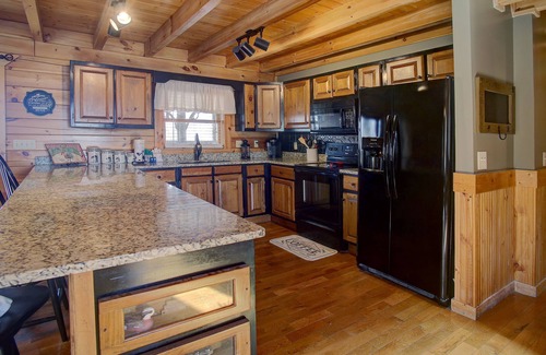 Seymour Cabina | Lake Front * Pool Table * Hot Tub
