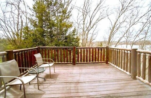 Seymour Cabina | Lake Front * Pool Table * Hot Tub