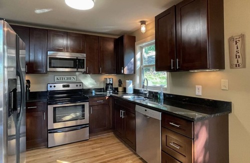 Cadiz Casa | Lake Front - Private Dock - Sleeps 10!