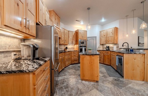 Buffalo Springs Casa | Lake Front Property in a Beautiful High-End Home