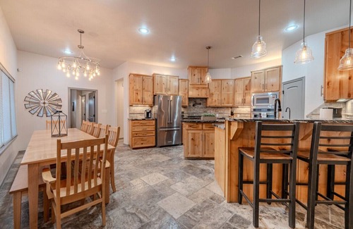 Buffalo Springs Casa | Lake Front Property in a Beautiful High-End Home