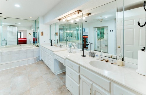 Northport Casa | Lake front property with a jaw dropping view in every room.