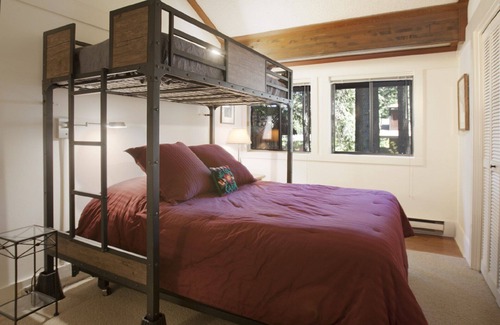 Tahoe Tavern Casa | Lake Front Property w/Pool/Pier/Patio/Tennis-Walk to Downtown Tahoe City