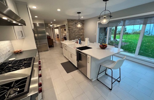 Port Washington Casa | Lake Front Retreat with Hot Tub