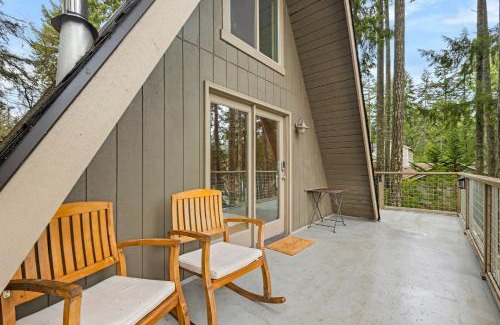 Burley Casa | Lake Front Retreat, Sauna/Hot Tub