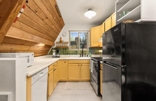 Burley Casa | Lake Front Retreat, Sauna/Hot Tub