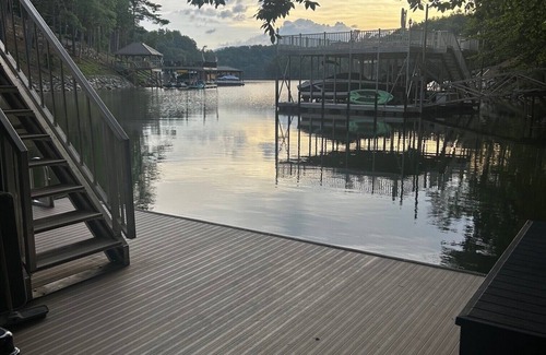 The Arbor Casa | Lake Front Retreat with 2-tier Dock / Brand new 4 Bedroom Home
