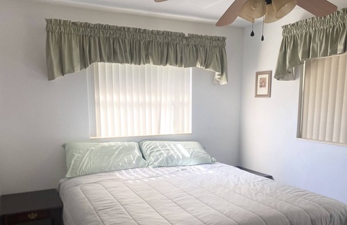 Hernando Casa | Lake front, sleeps 10, outside Jacuzzi, bike trail! 2 kayaks available!