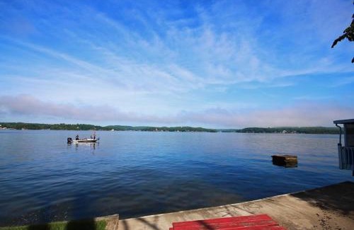 Lake Ozark Casa | Lake Front Stunner near HToad & Shady Gators