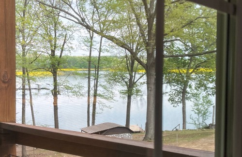 Cadiz Casa | Lake Front, Sunrise, Dock, Kayaks + Game Room