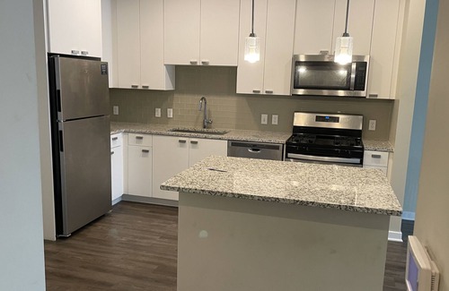 Getty Square Apartamento | Lake Front Updated apartment with Amenities