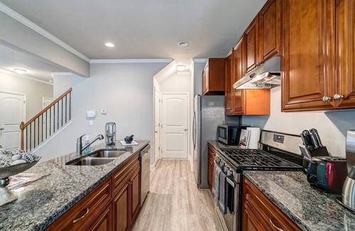 Morrow Casa | Open Deck House w / Lake Front View - Camas King