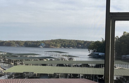 Lake Ozark Condominio | Lake Front Views in each Room ! Location Location