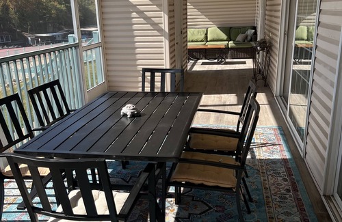 Lake Ozark Condominio | Lake Front Views in each Room ! Location Location
