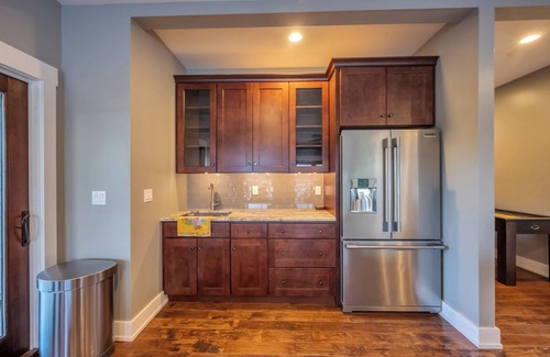 Lake Harmony Casa | "Lake Front Vista" 9 Bdrm, 4.5 Bath, Dock, Hot Tub, Pool Table, Shuffleboard, Fire Pit, Gas Grill