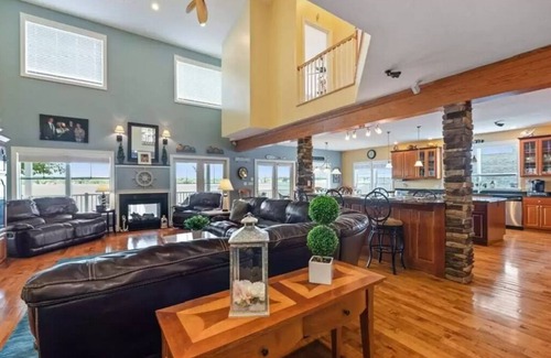 Conneaut Lakeshore Casa | Lake Front with 3 floors ~ Private Dock with 2 slips ~ Sleeps 16